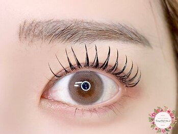 クリスタルネイルの写真/美容師免許保持歴10年以上のベテランスタッフによる個室での安心施術◎自まつ毛を活かした自然な仕上がり♪