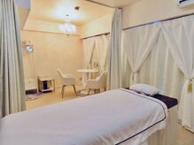 アレーズ(al'aise)の雰囲気（施術台）