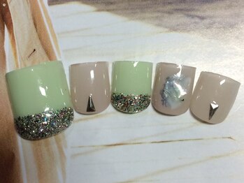 ラメ◎バイカラーフットネイル