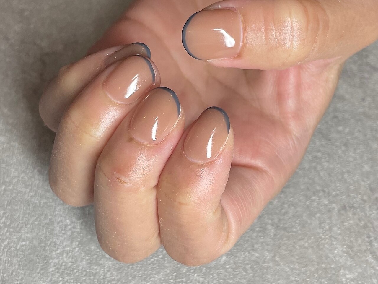 2025年-2026年冬トレンド】カラーフレンチのネイルデザイン集｜人気順