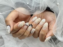 ヒラソルネイル(Girasol nail)/白黒ツイドネイル