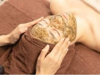 ヴィヴァーチェ(VIVACE)/毛穴レス艶肌ハーブピーリング