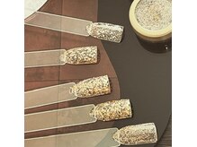 ゴールド系のラメも多数ご用意あります！