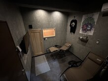 メンズ脱毛 リボーン(reborn)の雰囲気（3名様まで同時利用可能♪大型モニター完備仲間と至福のひと時を）