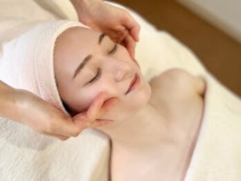 美デクリニカル(de)の写真/【満足度高★★★】日々の頑張りにご褒美を♪美肌ケア＆リンパデコルテマッサージコース♪明るい素肌に！