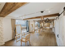 カルム バイ ディアブルー 江ノ島(Calm by diar blue)の雰囲気（リバーサイドにある/開放感のある店内♪ ）