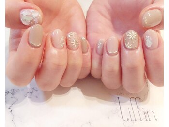 ネイルサロン ティフィン(tiffin)/ヌーディスタッズネイル