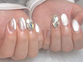 ストーン埋め尽くしネイル