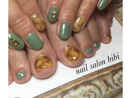 カーキ×べっ甲ネイル