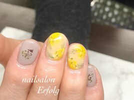 春のイエロー・ミモザネイル