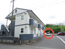 ビラコスモB棟前に駐車場1台あり 前向き後ろ向きどちらでもOK