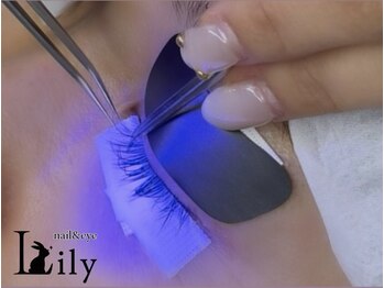 リリー 寝屋川公園店(Lily)の写真/“期間限定☆LED100本5830円/120本6380円”抜群のモチ！低刺激でまつ毛にも優しい◎