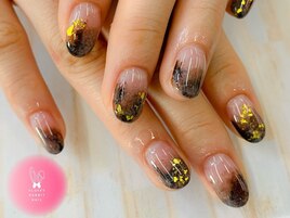 ニュアンス個性派ショートネイル