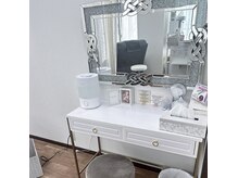 ルナ アメ村店(Luna)の雰囲気（おしゃれでかわいいドレッサーでメイク直しなどもできます！）