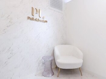 プルスキンサロン 大阪店(pull skin salon)の写真/自社スキンケアブランド【pull】をはじめ,サロン専売品アイテムを豊富にご準備！内側+外側のケアをご提案！