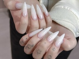 シンプル乳白色ワンカラーネイル