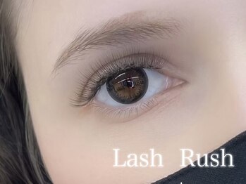 ラッシュラッシュ ラスパ西大和店の写真/世界大会金メダリスト開発のハリウッドアイラッシュ使用★通常ボリュームラッシュのような重い束感なし！