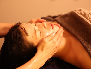 イロリ(irori)の写真/深層リンパケアでデコルテ・頭・首・脇下までほぐして引き上げる本格小顔ケア◇内側から輝くうるツヤ肌へ