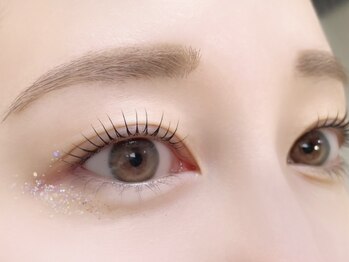 バレンタイン(Valentine)の写真/《超軽量×持続力◎》韓国ワンホンマツエクが得意♪柔らかい付け心地で自まつげへ負担なくボリュームUP!