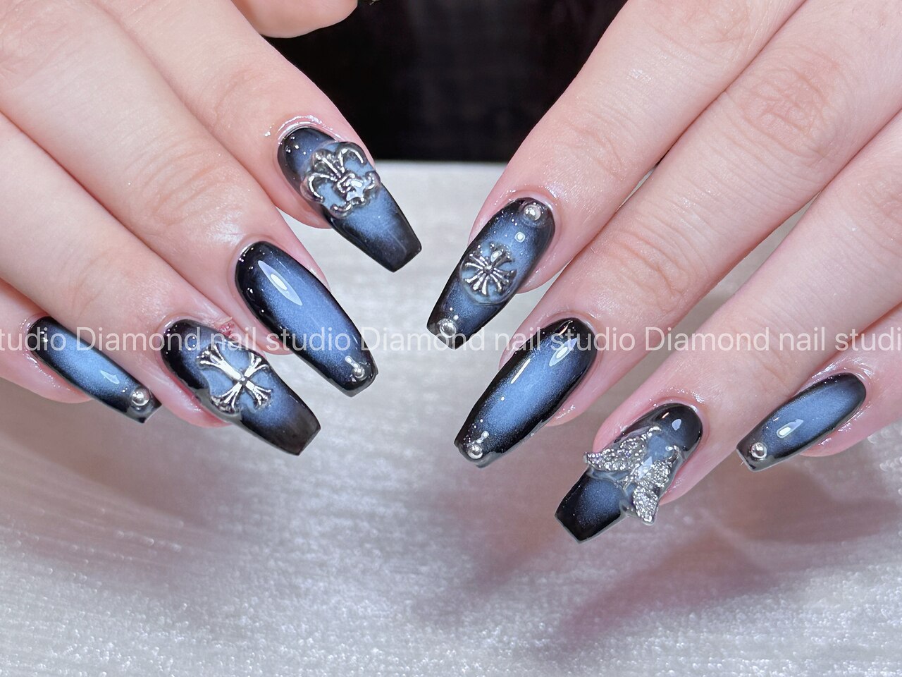 2026年冬トレンド】ブラック ロングのネイルデザイン集｜人気順｜5