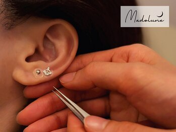 マドルネ(Madolune)の写真/【耳ツボジュエリー×ドライヘッドスパ専門】ツボ刺激でむくみ／エラ張りなどのお悩みにアプローチ◎