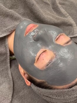 リコス(LICCO’S)の写真/特殊な磁石を使った＜復元パック＞毛穴の奥の汚れを引き上げ‥仕上がりの白さと透明感をお楽しみに♪