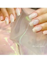 リッシュ トロワ(RICHE trois)/パールキラキラネイル