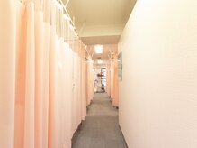 ヒーリング スポットの雰囲気（当店のバストアップは切らない、入れない施術です。）