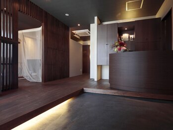 ラジェ 浜松佐鳴台店(LAGE)/扉を開けると広い開放的なフロア