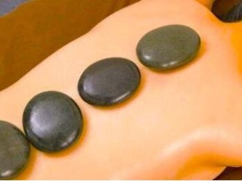 はんなり あすかの写真/身も心も潤ってもらえる、アロマオイルボディや、フェイシャル。身体の冷えには、ホットストーンセラピー。