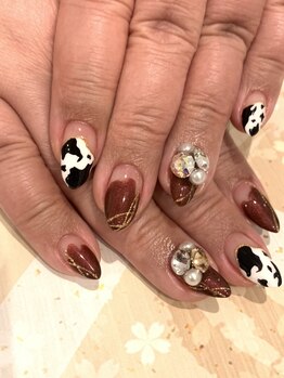 リリフリー(riri Free)/ウシ柄ネイル