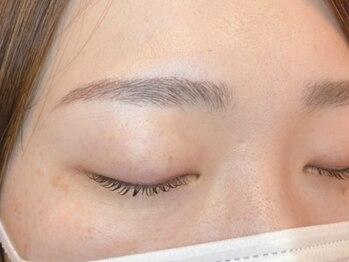 ティークリア ネイル トゥゾーン店(T.Clear Nail)の写真/リピ多数★骨格に合わせて似合う眉毛を提案！黄金比をベースにした美眉で小顔効果◎自眉が整いメイクも楽♪