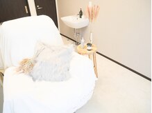 おひとり様貸切サロンでおくつろぎ下さい♪広々駐車スペース有