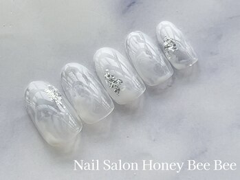 ハニービービー(Honey Bee Bee)/ホワイトニュアンスネイル