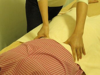 中国式リラクゼーションサロン四つ葉の写真/<メンズ大歓迎>シャワー完備◎お仕事帰りにも利用しやすい!中国式強揉みで疲れた身体を癒します☆