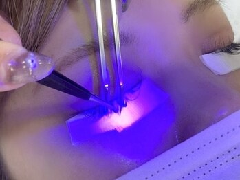 ベッキーラッシュ なんば店(Becky Lash)の写真/マツエクの新定番☆時短施術×抜群のキープ力！"LEDマツエク×フラットラッシュ"マツエクデビューの方に◎