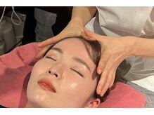ヴィーナスハンドの雰囲気（根本からリフトアップ！お顔のバランスを整えます）