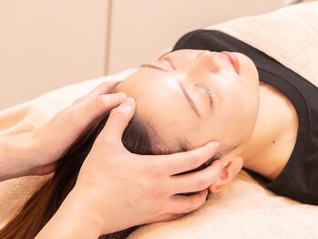 タクミリラックス LEALEA 武蔵中原店(TAKUMI Relax)の写真/お悩みに合わせたヘッドマッサージで頭皮のコリ、頭から首肩周りのだるさを和らげます☆
