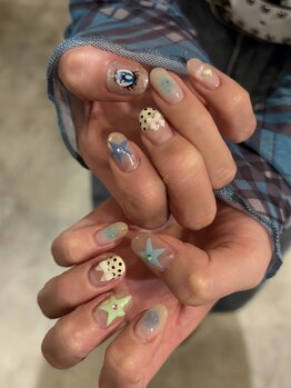 フィル(FIL.)の写真/指先に纏う、一点物の美しさ。インスピレーションを形にする繊細な手描きアートで、自分らしさを表現して。