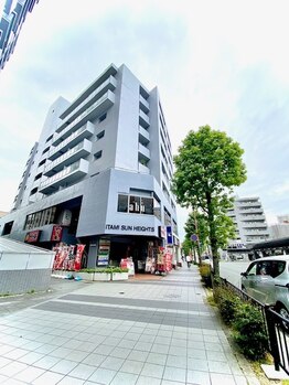 サレーヌ フェイシャルサロン 伊丹店/こちらのビルです！