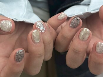 ブランクルネ(blanclune)の写真/【omakase 60min】シンプルながらも目を引くデザイン。堅苦しくない柔らかアートで魅了