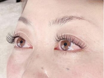 ビップ(VIP)/持ち重視、自然な目力を