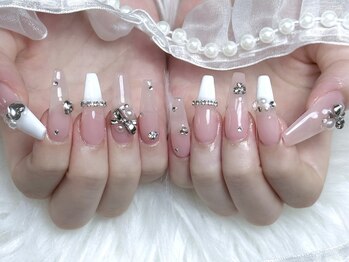 ジュリネイルスタジオ(Julli Nail Studio)/長さ出し・付け放題・フレンチ
