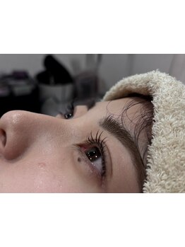 ナチュラル上品な目元にしたい