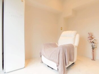 VELTOR EYE【ベルトールアイ】個室サロン・アイブロウ・アイラッシュ・メンズ歓迎の写真/【西武新宿駅2分】深夜5時まで営業◎周りを気にせず寛げる完全個室のプライベート空間です♪☆