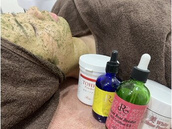 リノア(Rino'a)の写真/毛穴の詰まりや黒ずみにREVIハーブピーリング◎酵素の力で余分な皮脂を改善！透明感のあるつるぴか肌に