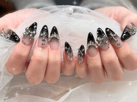 黒グラデ　担当西村