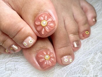 ぷっくりお花フットネイル