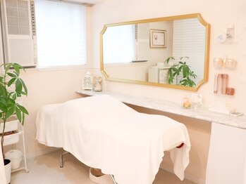 エステサロン 凛/店内　美顔小顔矯正用ベッドです