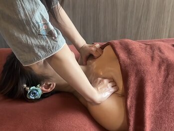 本格足技ツボ押し【翠空】大名古屋ビルヂング前店【2/15 NEW OPEN(予定)】の写真/つらい首・肩の痛みでお悩みの方には、人気のツボ押しとオイルのセットがおすすめ◎駅チカも魅力♪